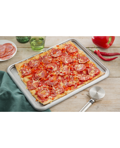 Pittige Plaatpizza met tomaat, chorizo en rode peper