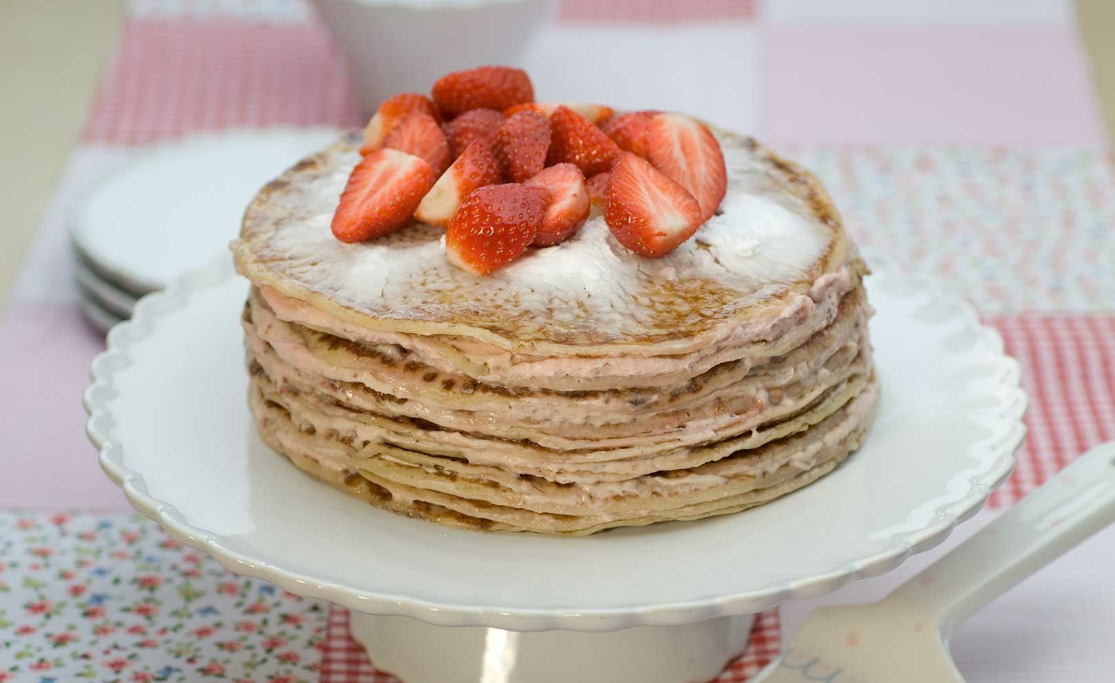 Aardbeientaart met pannenkoeken