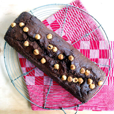 Bananenbrood met chocolade, kokos en hazelnoten