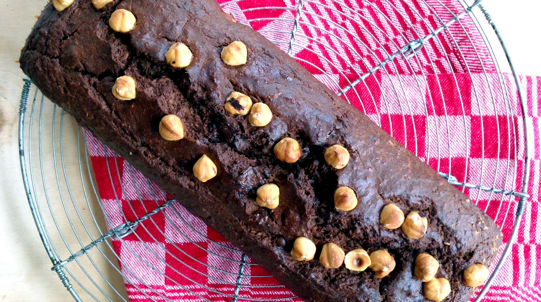 Bananenbrood met chocolade, kokos en hazelnoten