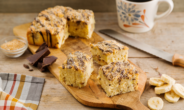 Banaan-kokos cake met chocoglazuur