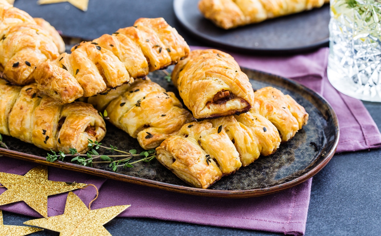 Bladerdeeghapjes met gorgonzola en vijgen