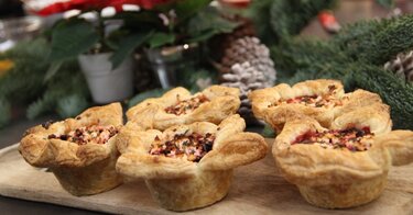 Bladerdeeg kerststerren met bietjes, feta en tijm van Hadewich