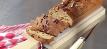 Bananenbrood met abrikozen, pecannoten van Saakje