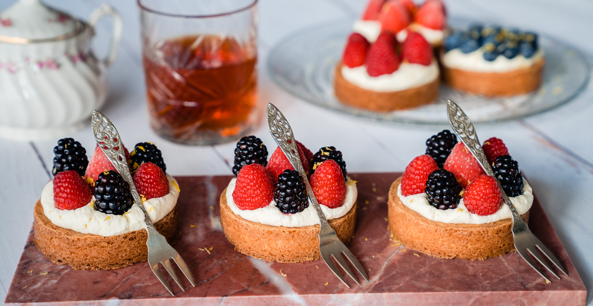 Boterkoekjes met rood fruit