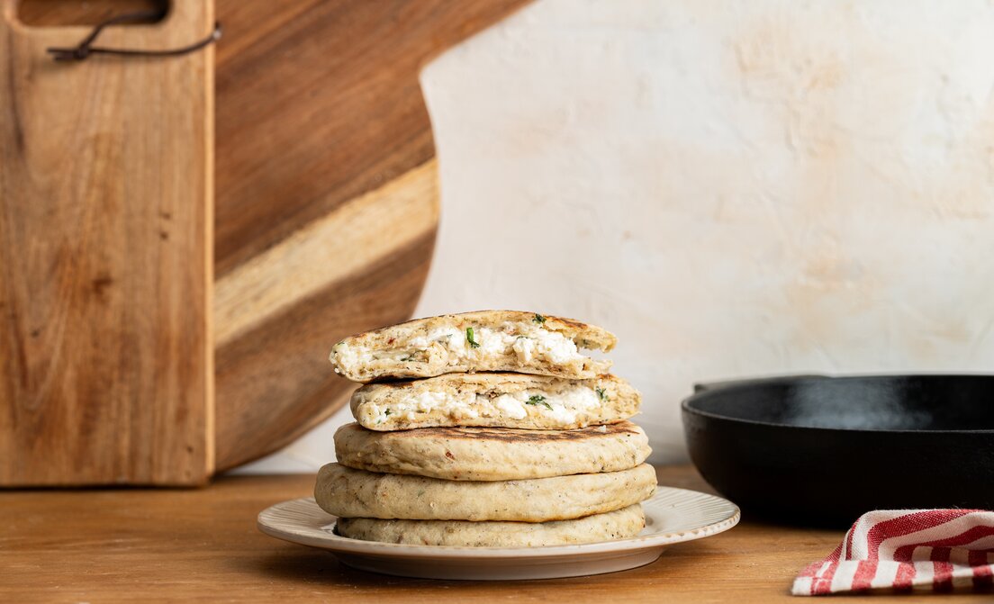 Gevuld platbrood met kaas