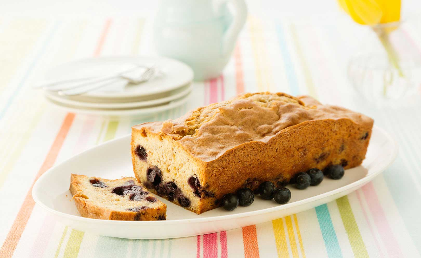 Blauwe bessen-kaneelcake