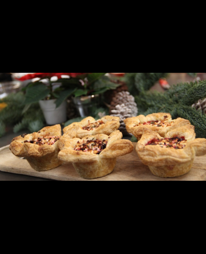 Bladerdeeg kerststerren met bietjes, feta en tijm van Hadewich