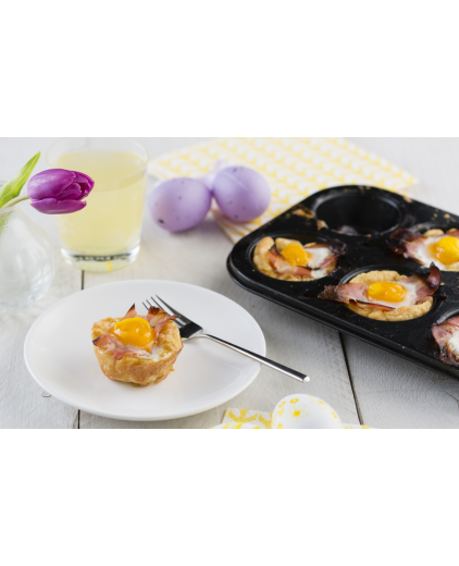 Gebakken ei met bacon in bladerdeeg
