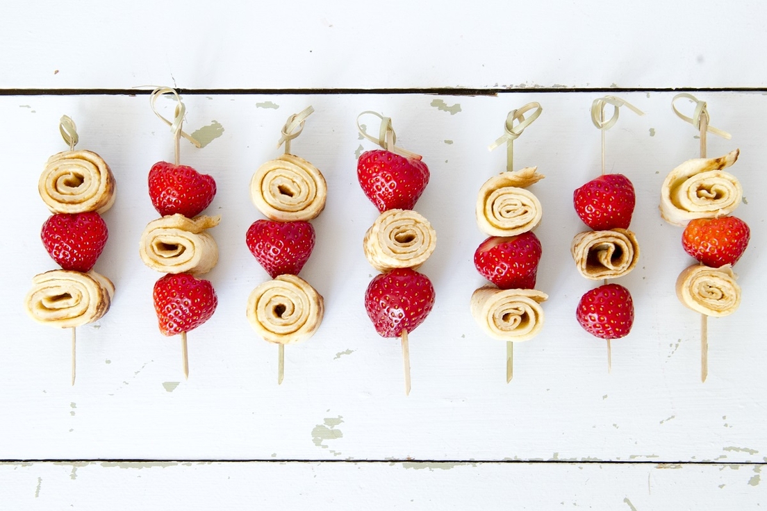 Glutenvrije pannenkoekspiesjes met aardbeien