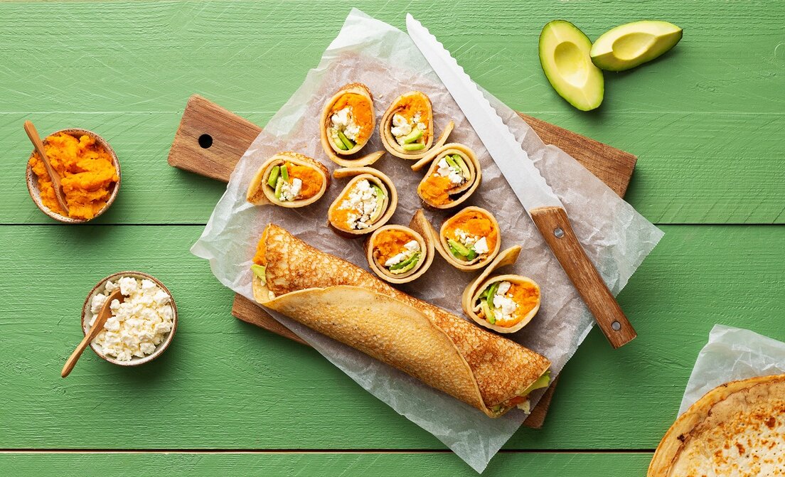 Pannenkoek met feta, avocado en zoete aardappel