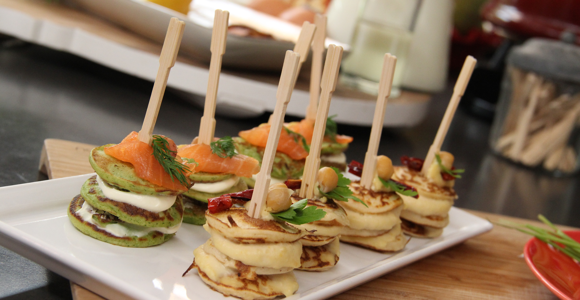 Hartige poffertjes met zalm of humus van Danna