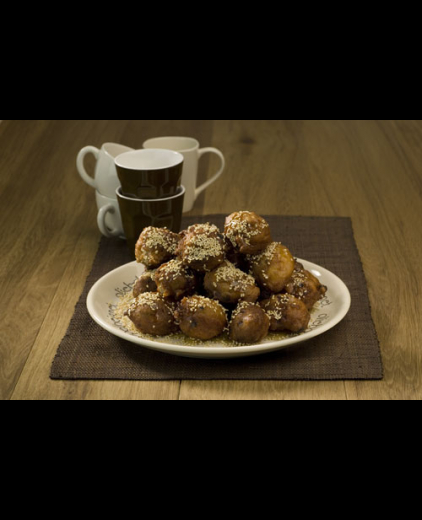 Honing-oliebolletjes met sesamzaad