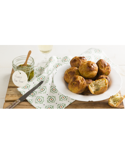 Hartige oviebollen met kip en pesto