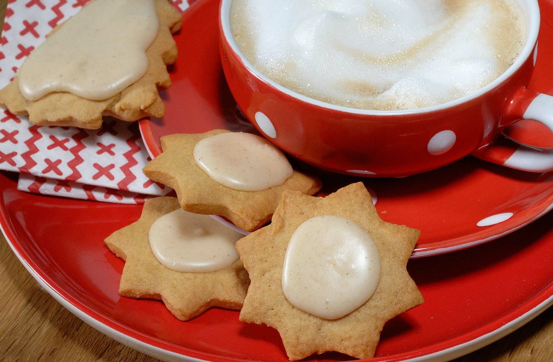 Koffiekoekjes met sinaasappelglazuur en kaneel