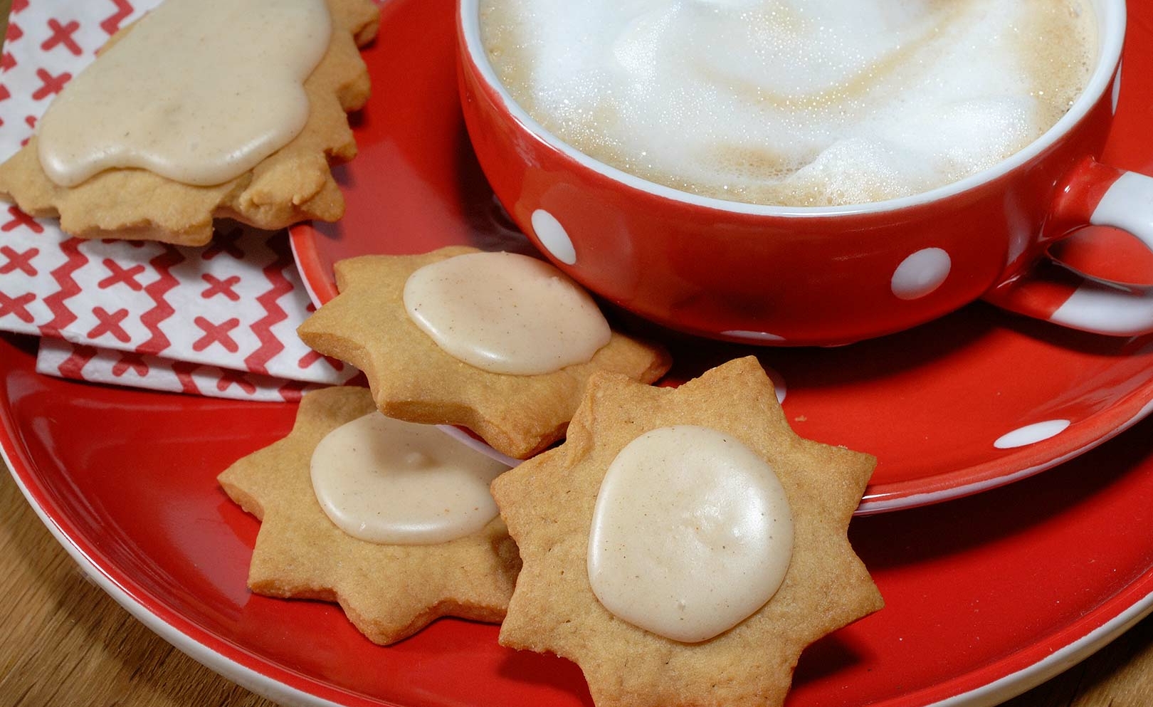 Koffiekoekjes met sinaasappelglazuur en kaneel