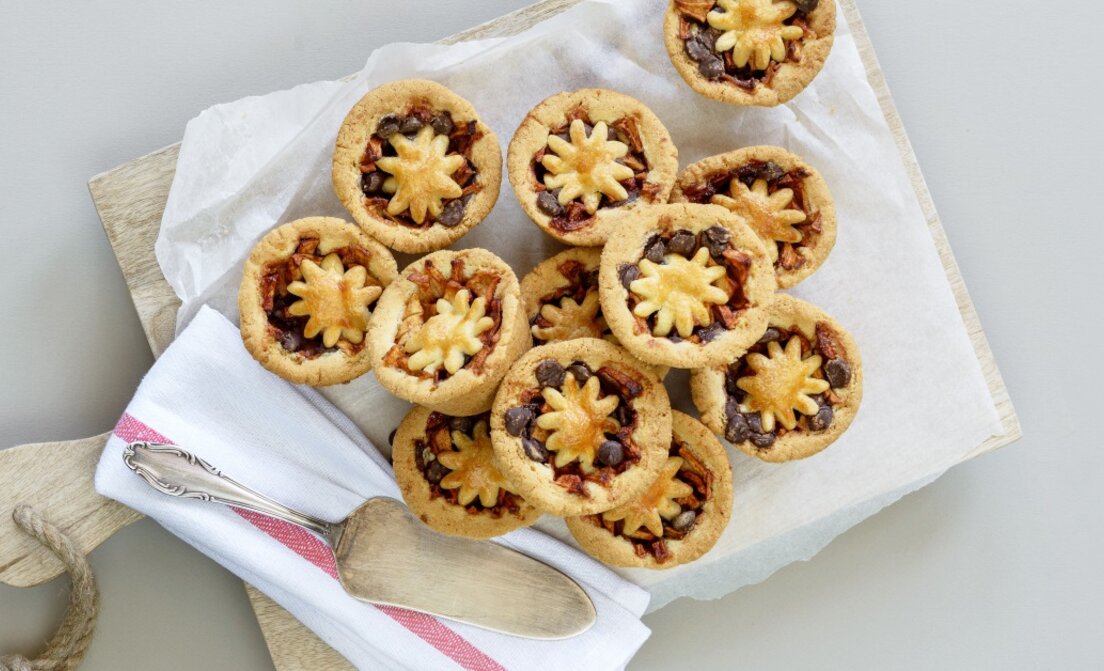 Kleine appeltaartjes met chocolade