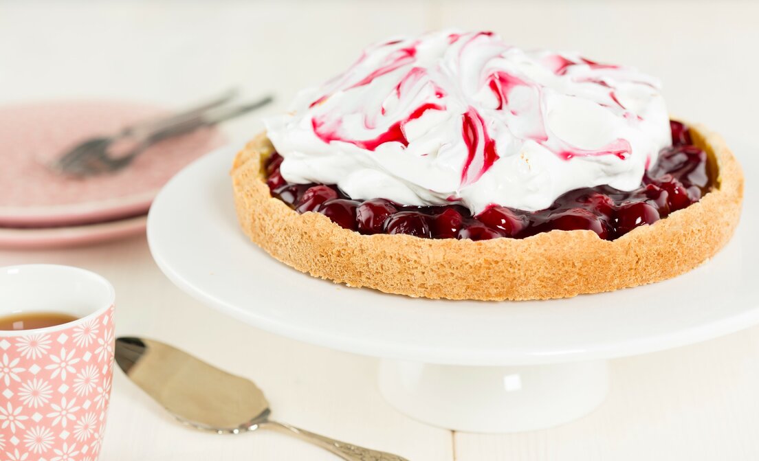 Kersenvlaai met schuim