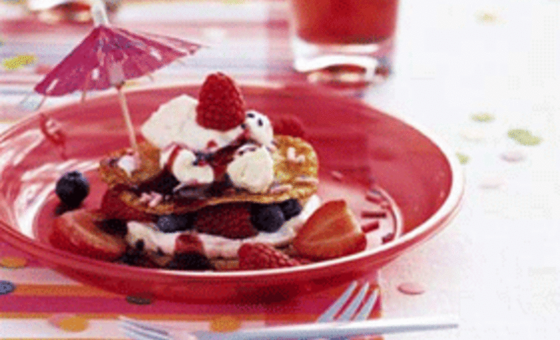Mini-pannenkoekentaartje met room en roodfruit