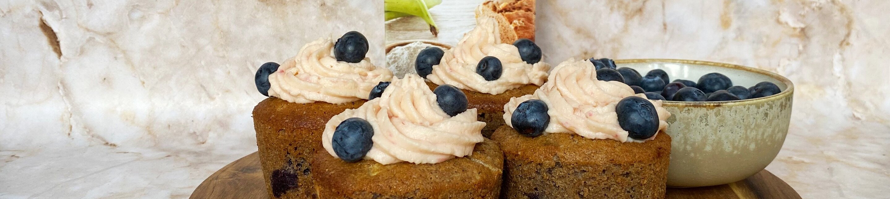Muffins met blauwe bes en witte chocolade