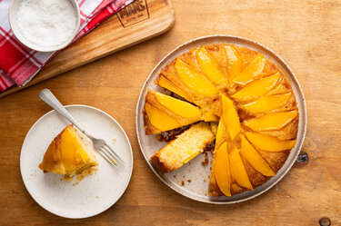 Upside down mangocake