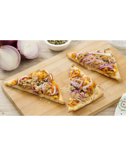 Mini Pizza Tonijn met rode ui en kappertjes
