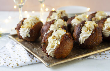 Oliebollen met kaneelcrème en noten