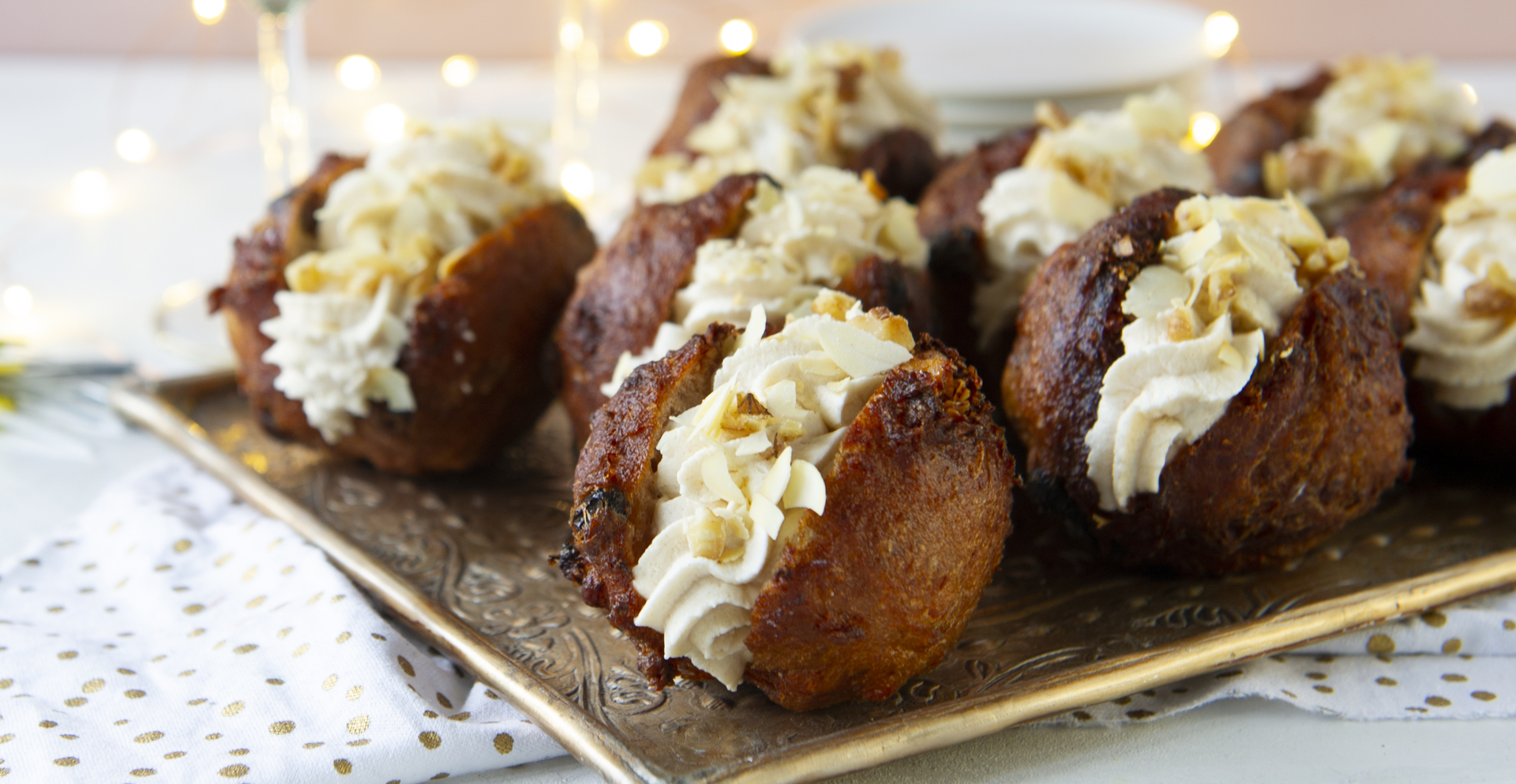 Oliebollen met kaneelcrème en noten