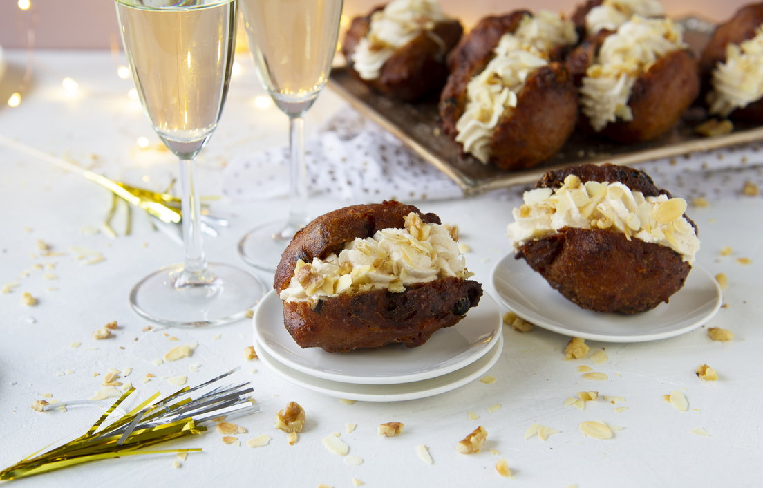 Oliebollen met kaneelcrème en noten