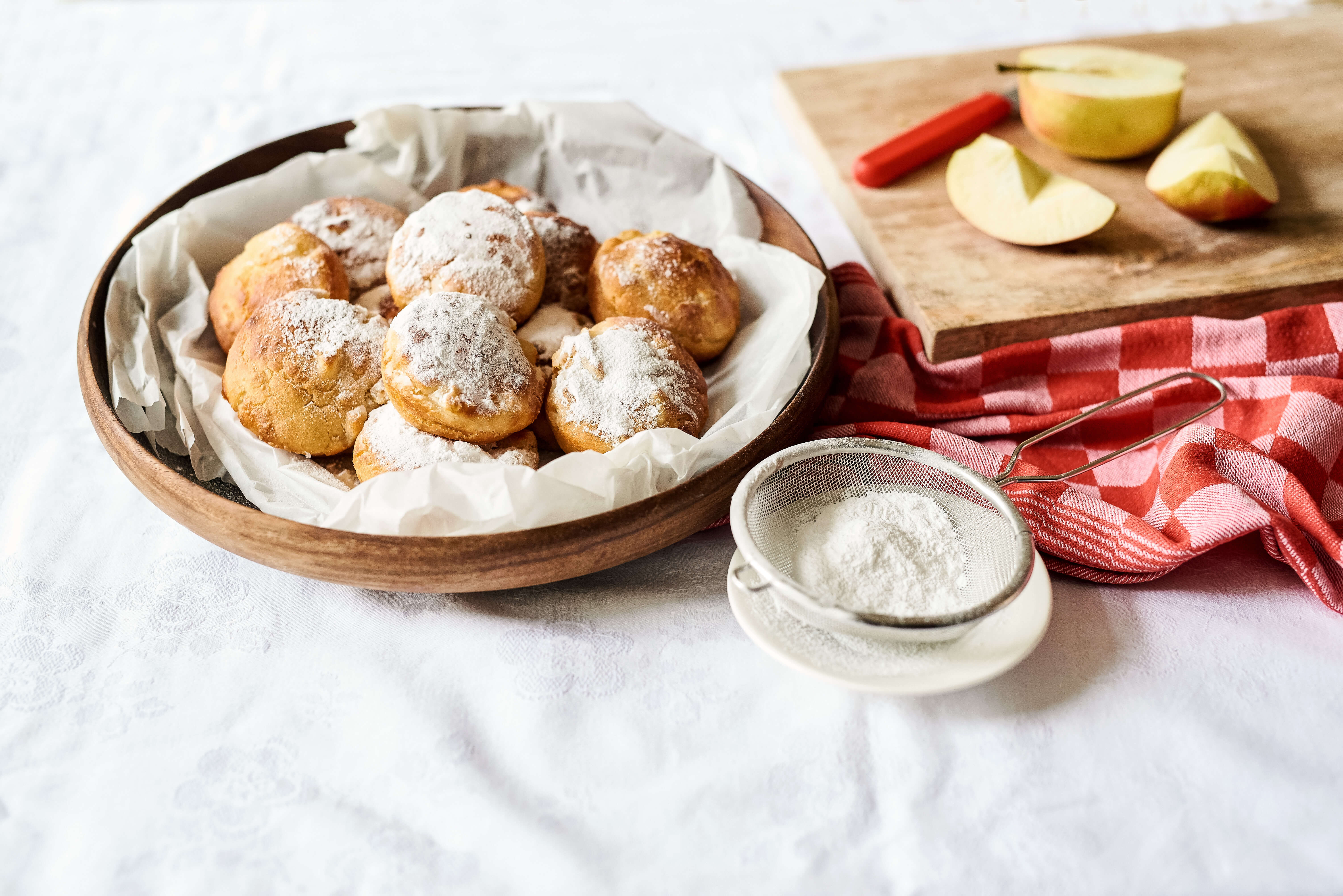 oplichterij Verbetering Helderheid Oliebollen uit de oven met appel | Oviebollen - Recept - Koopmans.com oplichterij Verbetering Helderheid Oliebollen uit de oven met appel | Oviebollen - Recept - Koopmans.com