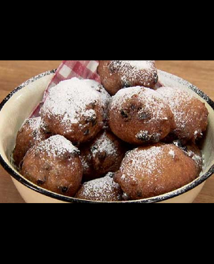 Notenoliebollen met vruchten