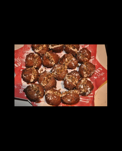 Oliebollen met kaneelcrème en noten