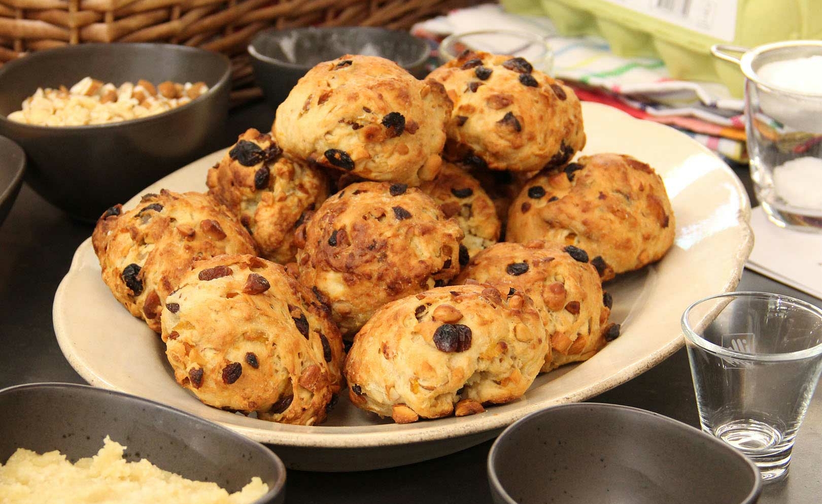 Paasbolletjes voor de paasbrunch