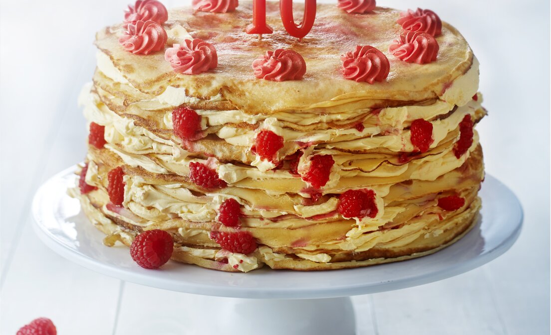 Pannenkoektaart met frambozen en gele room