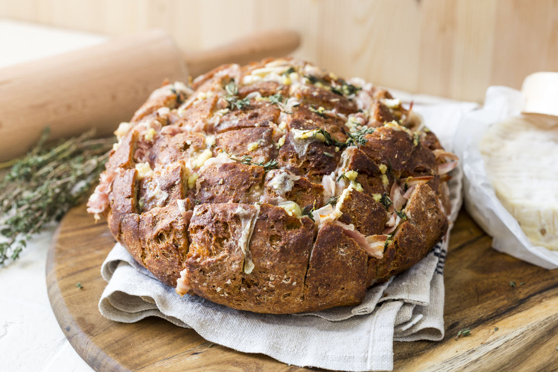 Plukbrood met pancetta, tijm en camembert