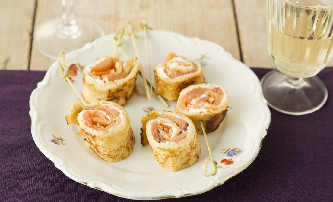 Pannenkoekrolletjes met  zalm en roomkaas