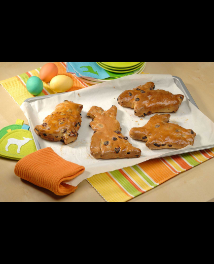 Paasbroodjes met rozijnen