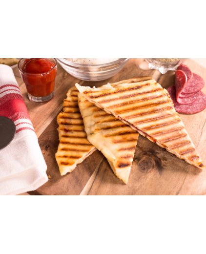 Pizza tosti’s met paprika, salami en mozzarella