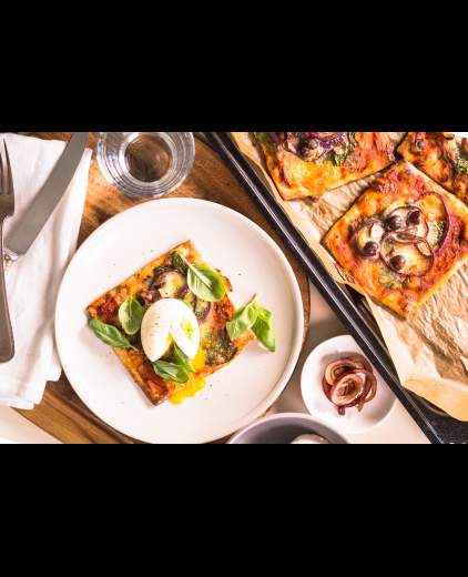 Mini pizza’s met spinazie, balsamico ui en mozzarella