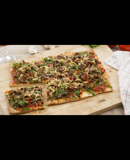 Plaatpizza met vier soorten beleg