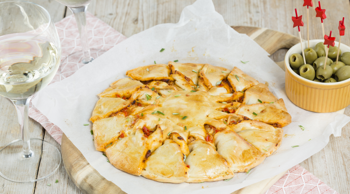 Tarte soleil met tomatenpesto, paprika en venkelzaad