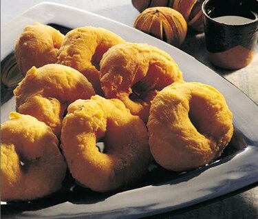 Sinaasappelbeignets met honingsiroop