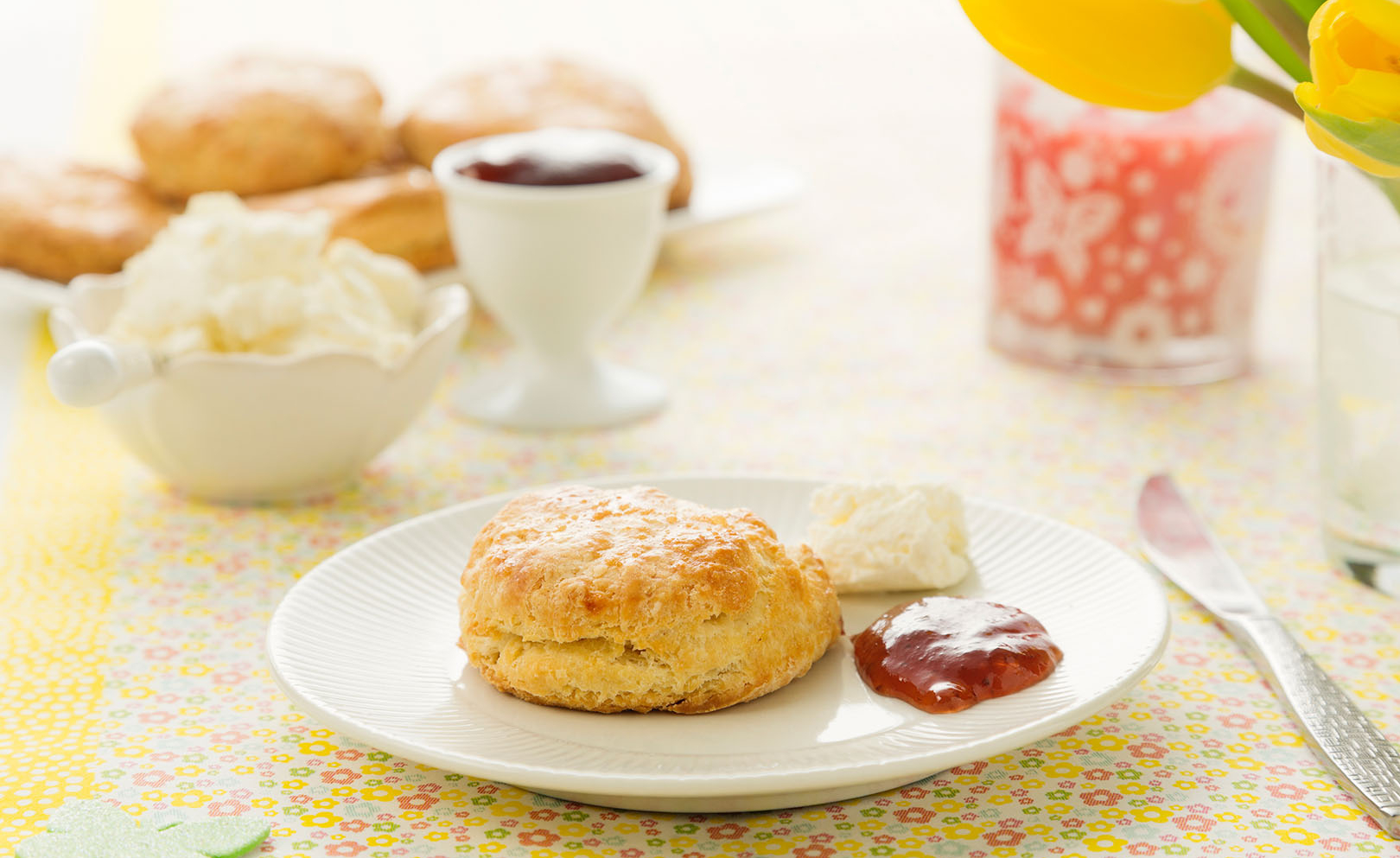 Scones met clotted cream