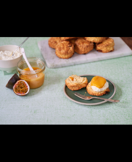 Scones met mango en passievrucht