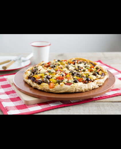 Pizza met feta, paprika en olijven