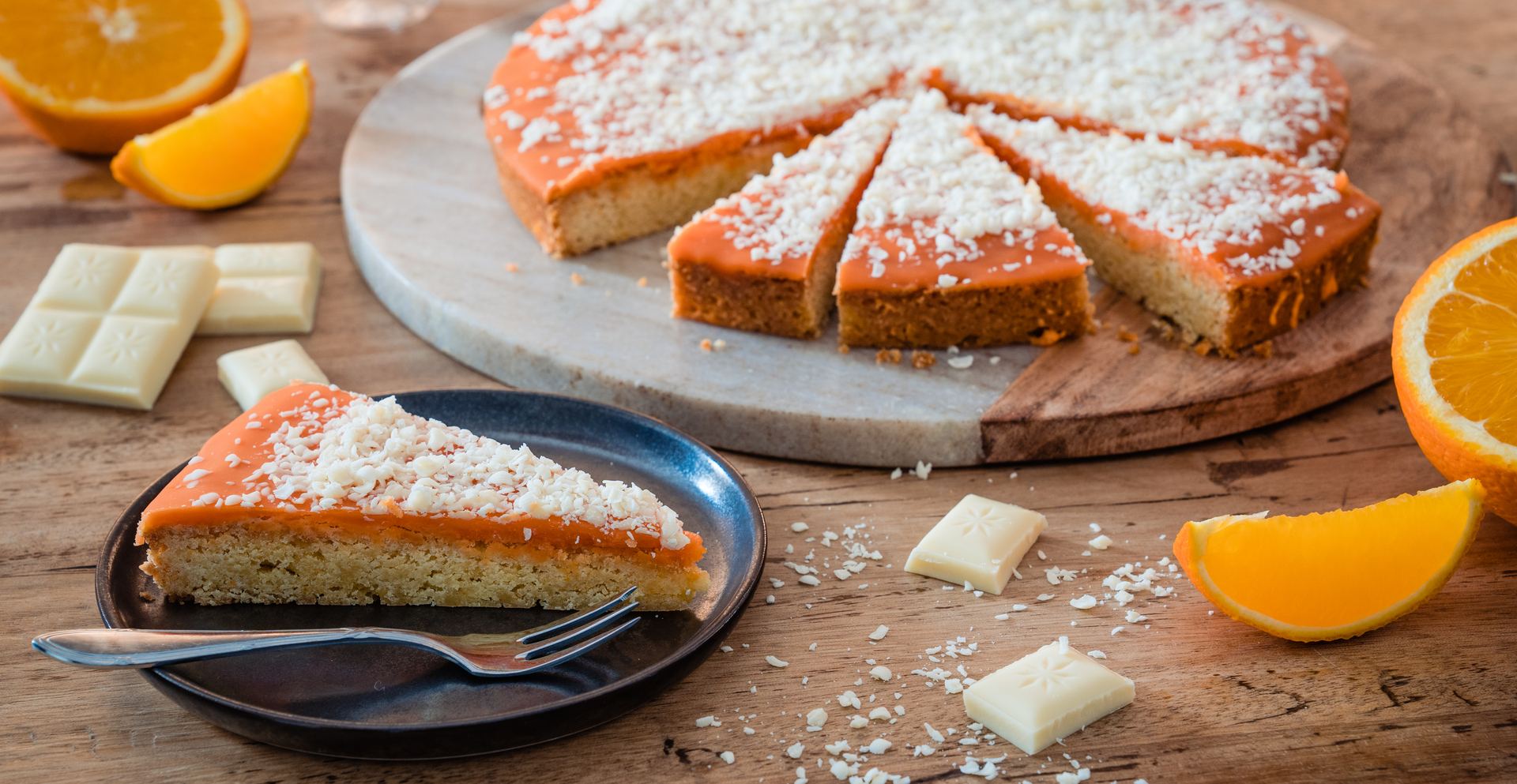 Oranje boterkoek met witte chocolade en sinaasappel