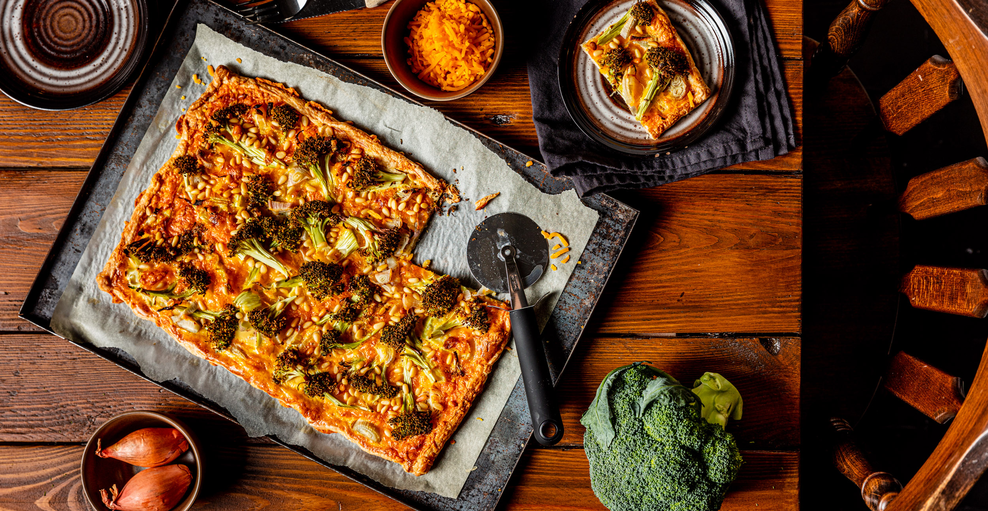 Plaattaart met broccoli en cheddar