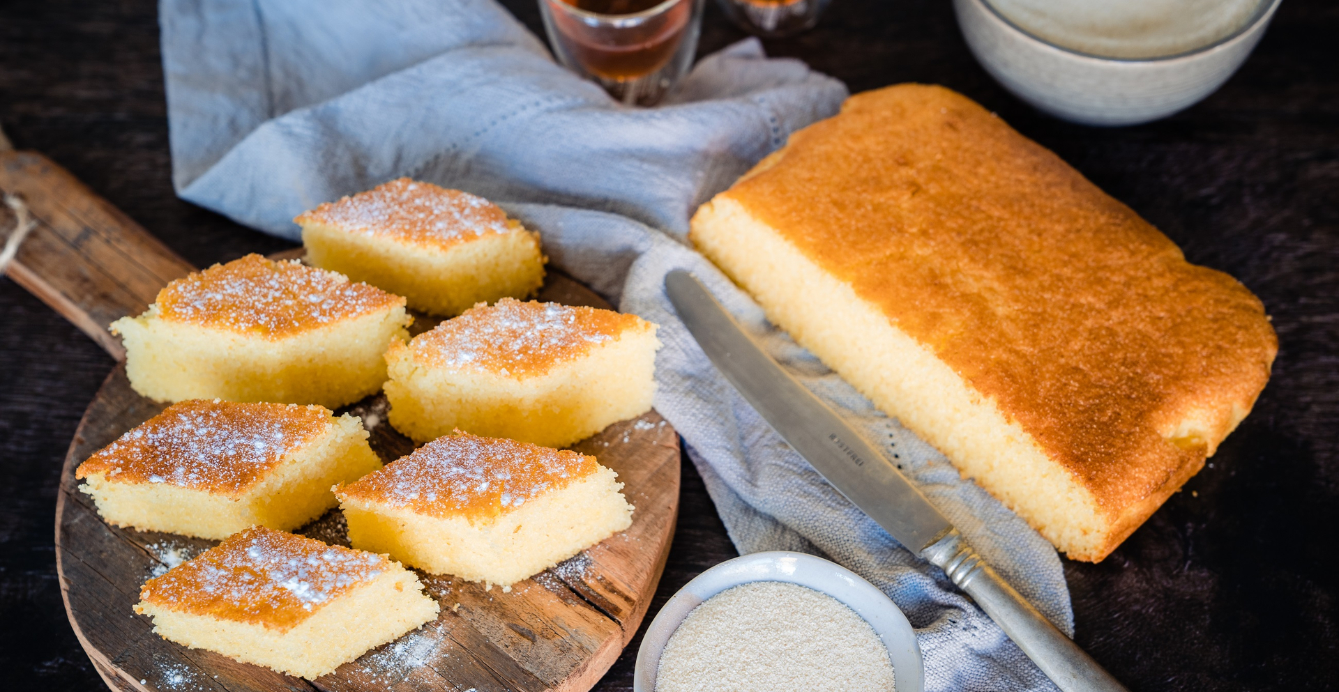 Griesmeelcake met custard 