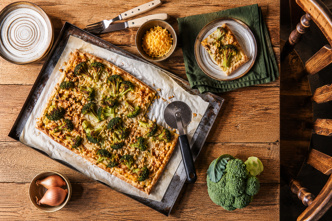 Plaattaart met broccoli en cheddar