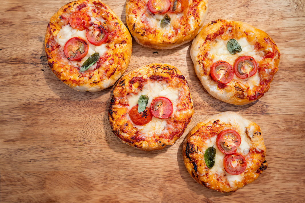 Pizzabroodjes van de BBQ